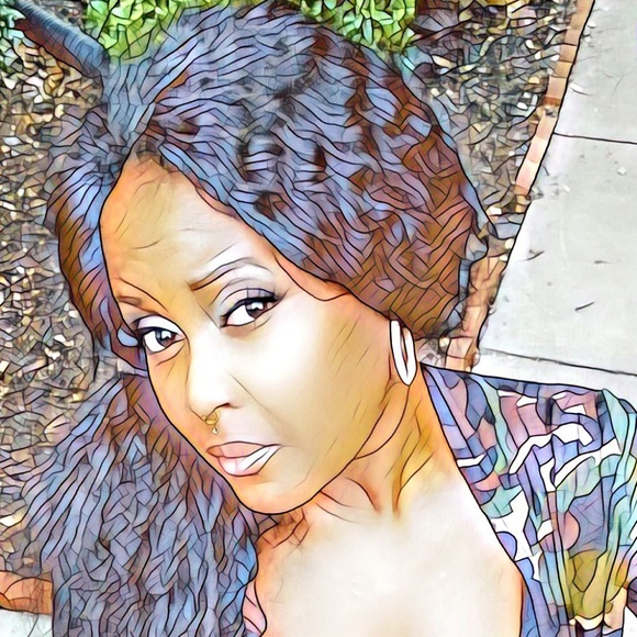 Meet your Posher, TeeBella - Picture 2 of 2